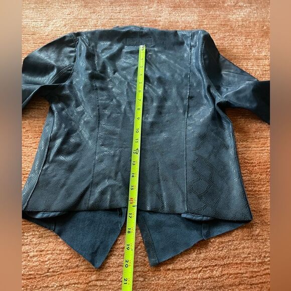 Anthropologie Blank NYC Faux Leather Navy Animal Print Jacket Size XS - Picture 12 of 12